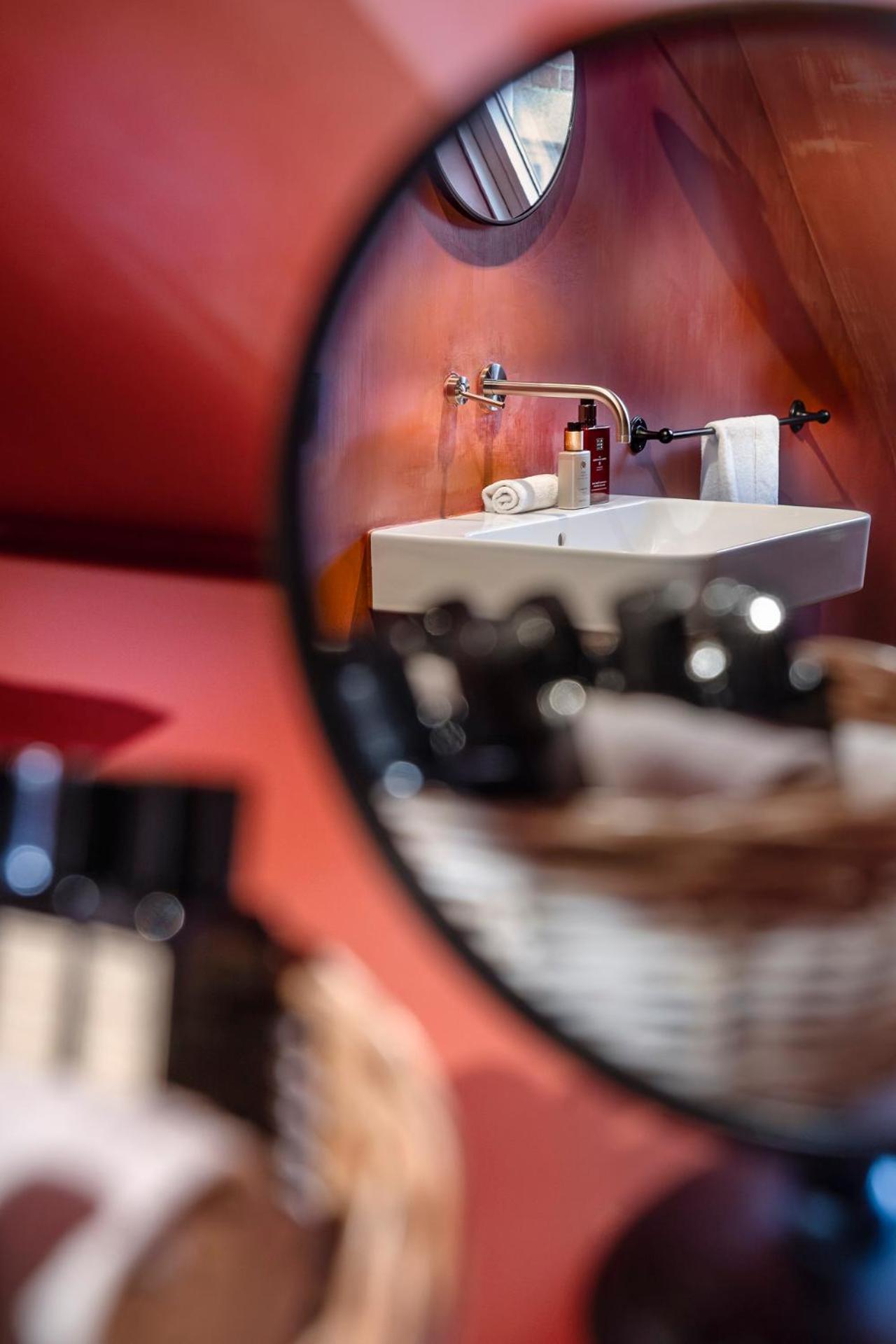 Splinternieuwe kamer in oud bankgebouw Brugge Buitenkant foto